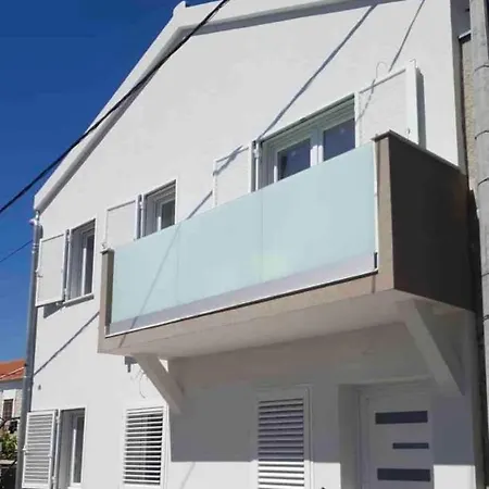乡村民宿 Nika One Minute From -beach 扎达尔