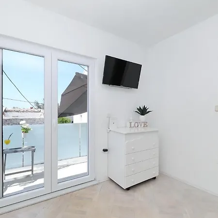 Nika One Minute From -beach 扎达尔