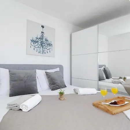 Nika One Minute From -beach Kır Evi Zadar