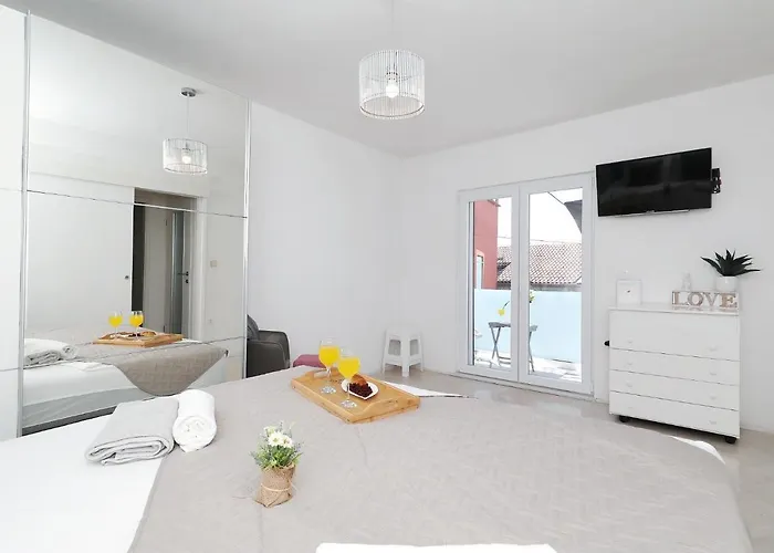 Nika One Minute From -beach Country house